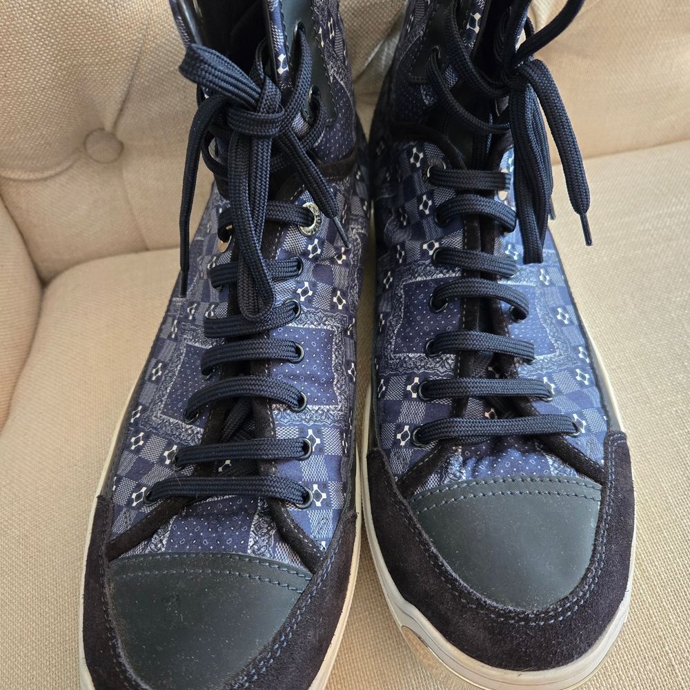 Louis Vuitton Black Leather Detail - Picture 5 of 10